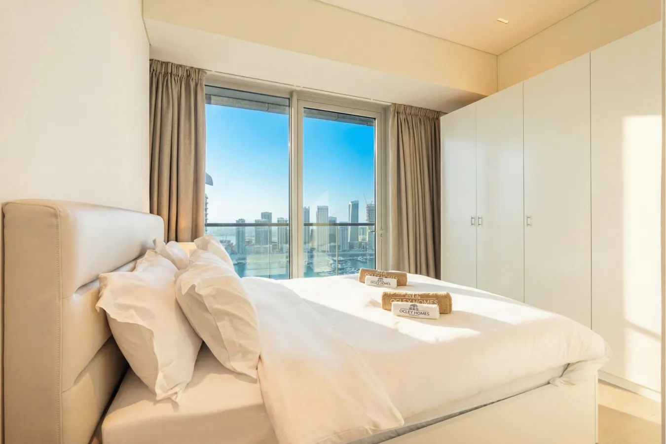 Modern Apartment with Panoramic Sea Views 13