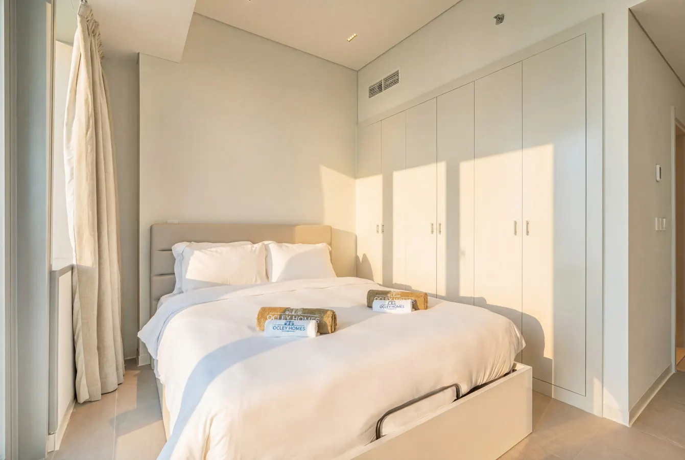 Modern Apartment with Panoramic Sea Views 16
