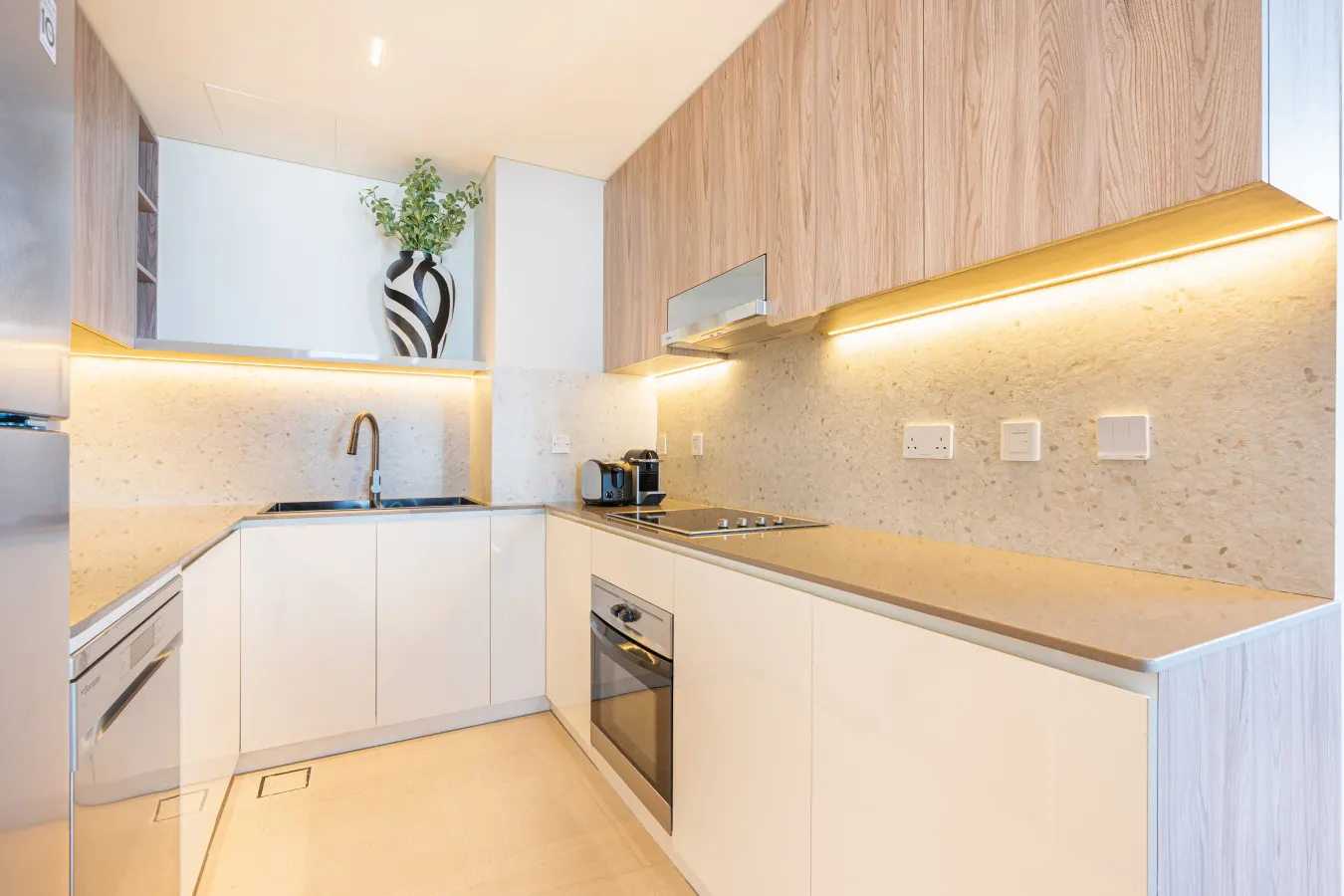 Modern Apartment with Panoramic Sea Views — photo 3