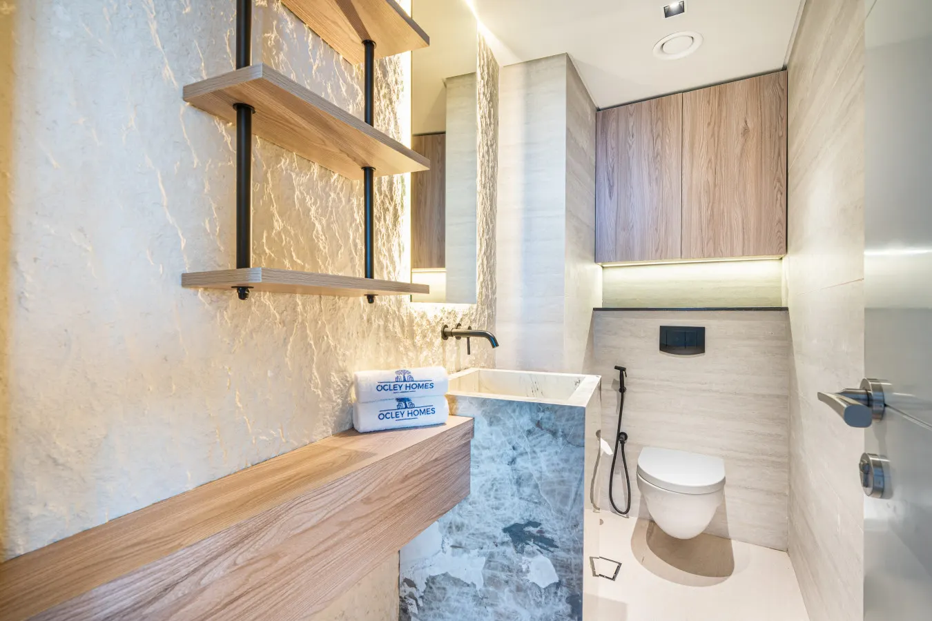 Modern Apartment with Panoramic Sea Views — photo 5