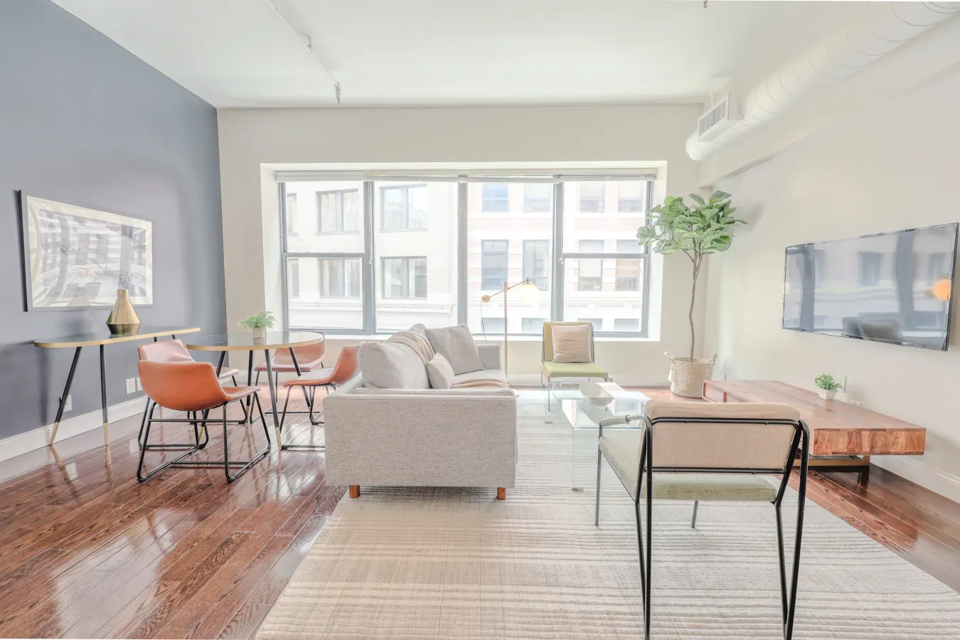 2br/2ba FIDI Apt | Keyless Entry | Walk anywhere! — photo 2