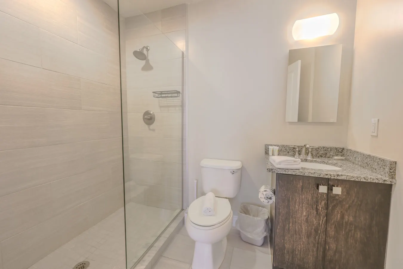 2br/2ba FIDI Apt Keyless Entry Walk anywhere! 11