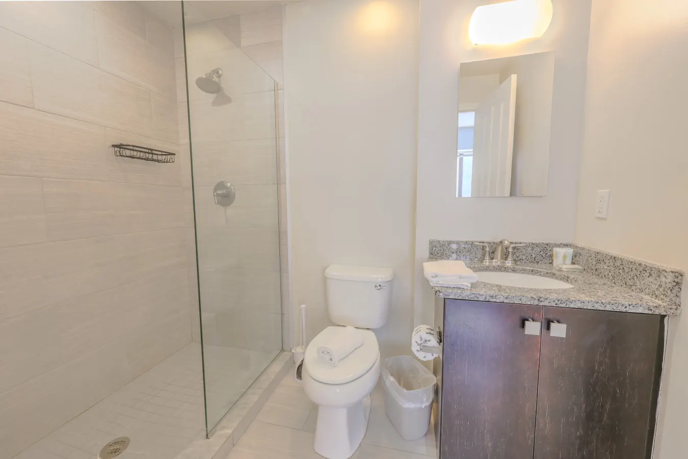 2br/2ba FIDI Apt Keyless Entry Walk anywhere! 12
