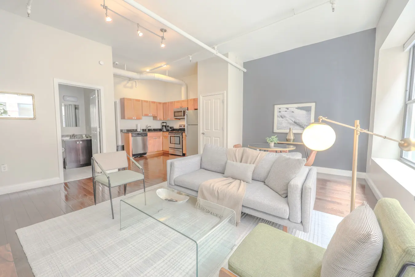 2br/2ba FIDI Apt | Keyless Entry | Walk anywhere! — photo 5