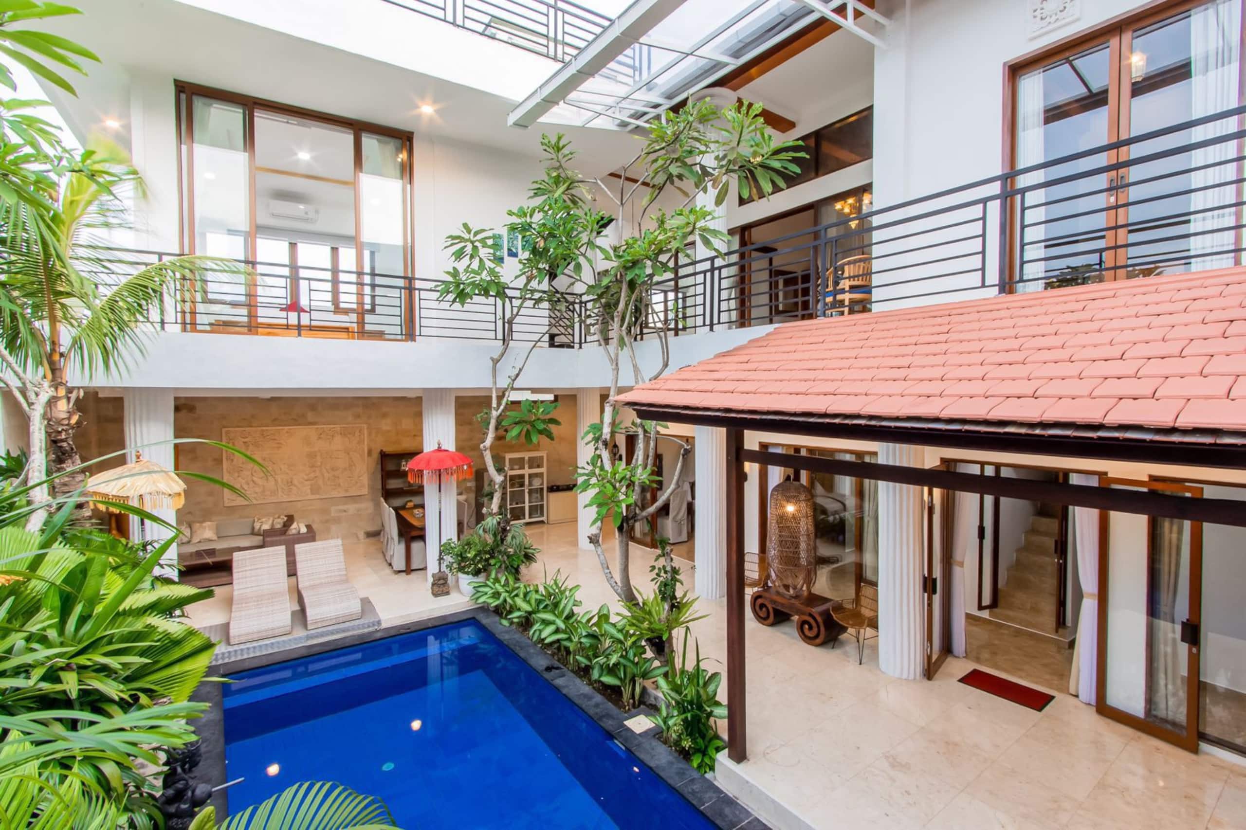 6 BR Tropical Villa with Ocean View in Jimbaran