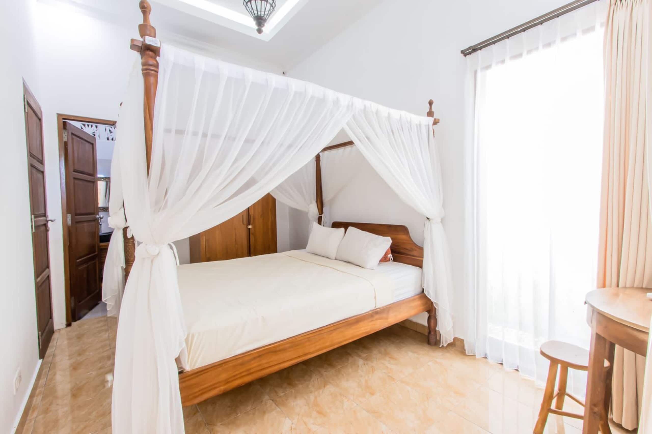 6 BR Tropical Villa with Ocean View in Jimbaran 15
