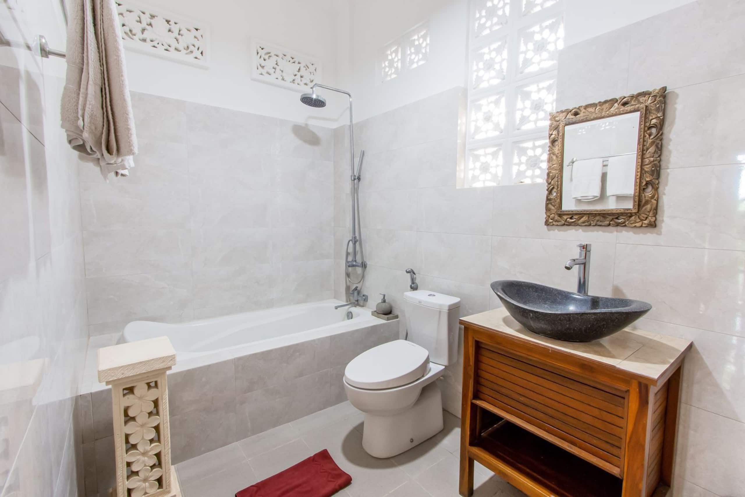 6 BR Tropical Villa with Ocean View in Jimbaran 17