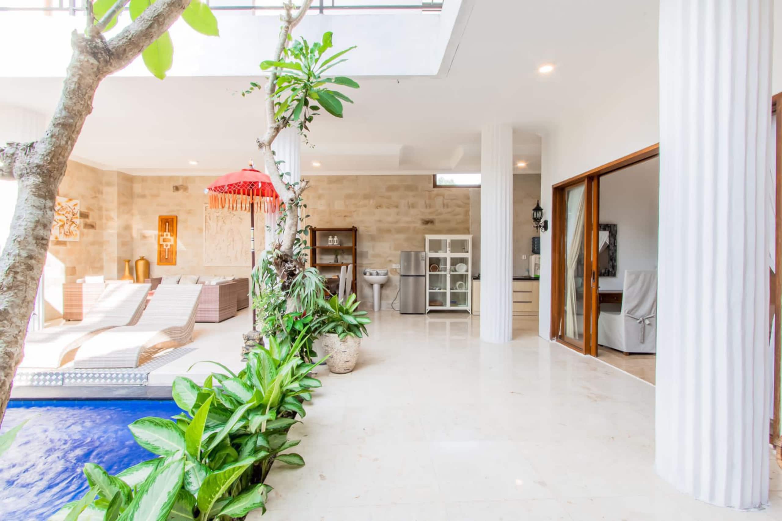 6 BR Tropical Villa with Ocean View in Jimbaran — photo 2
