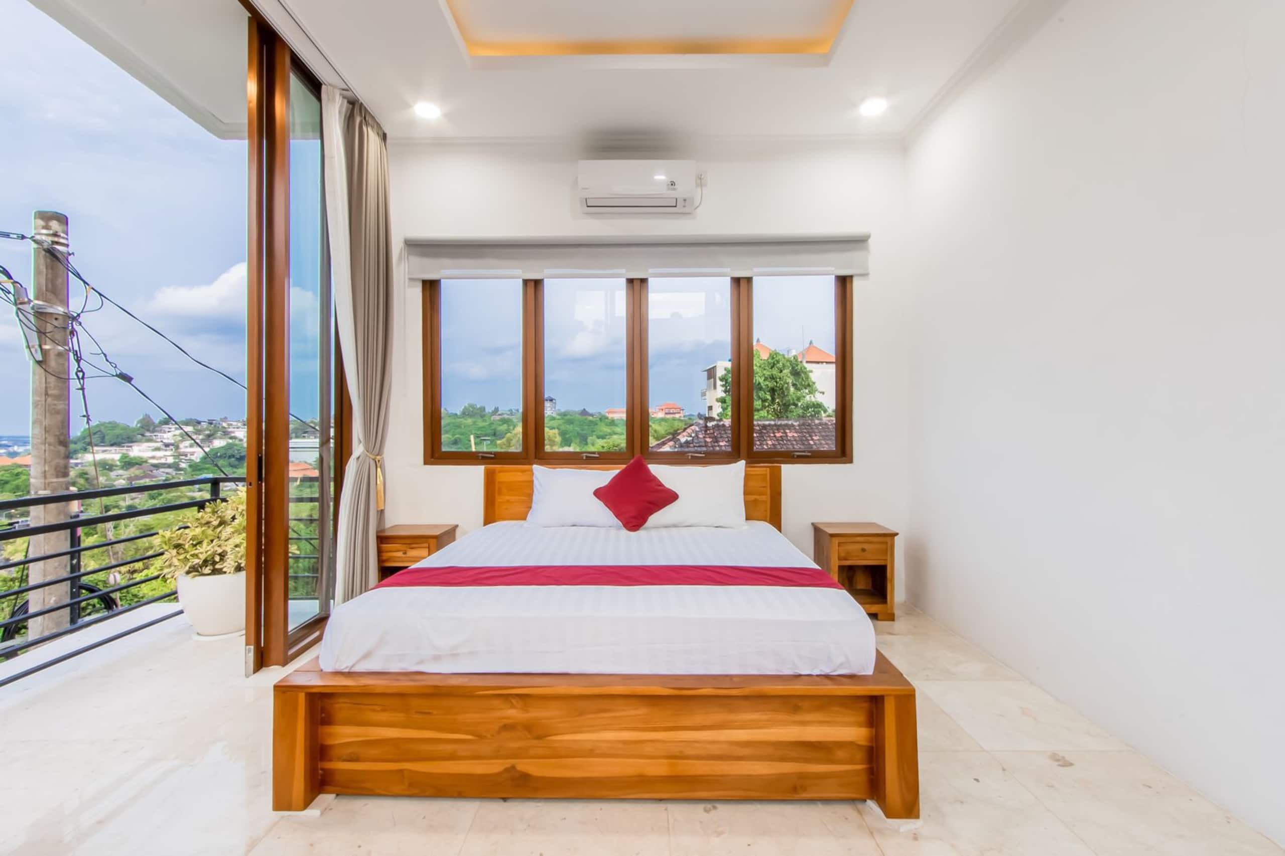 6 BR Tropical Villa with Ocean View in Jimbaran 13