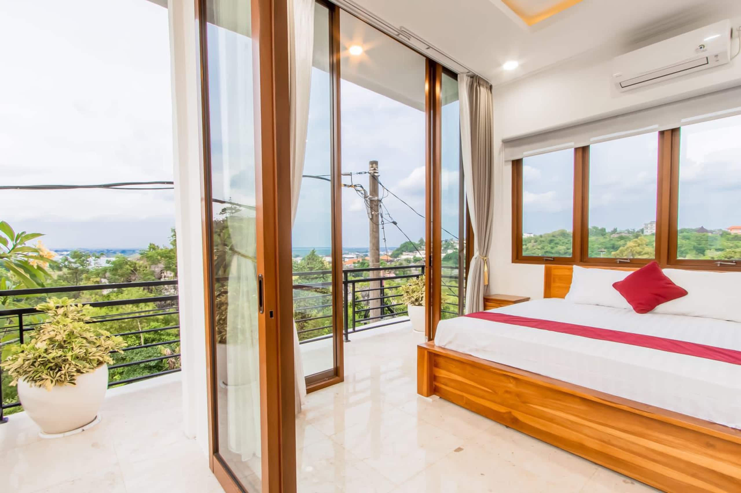 6 BR Tropical Villa with Ocean View in Jimbaran 12