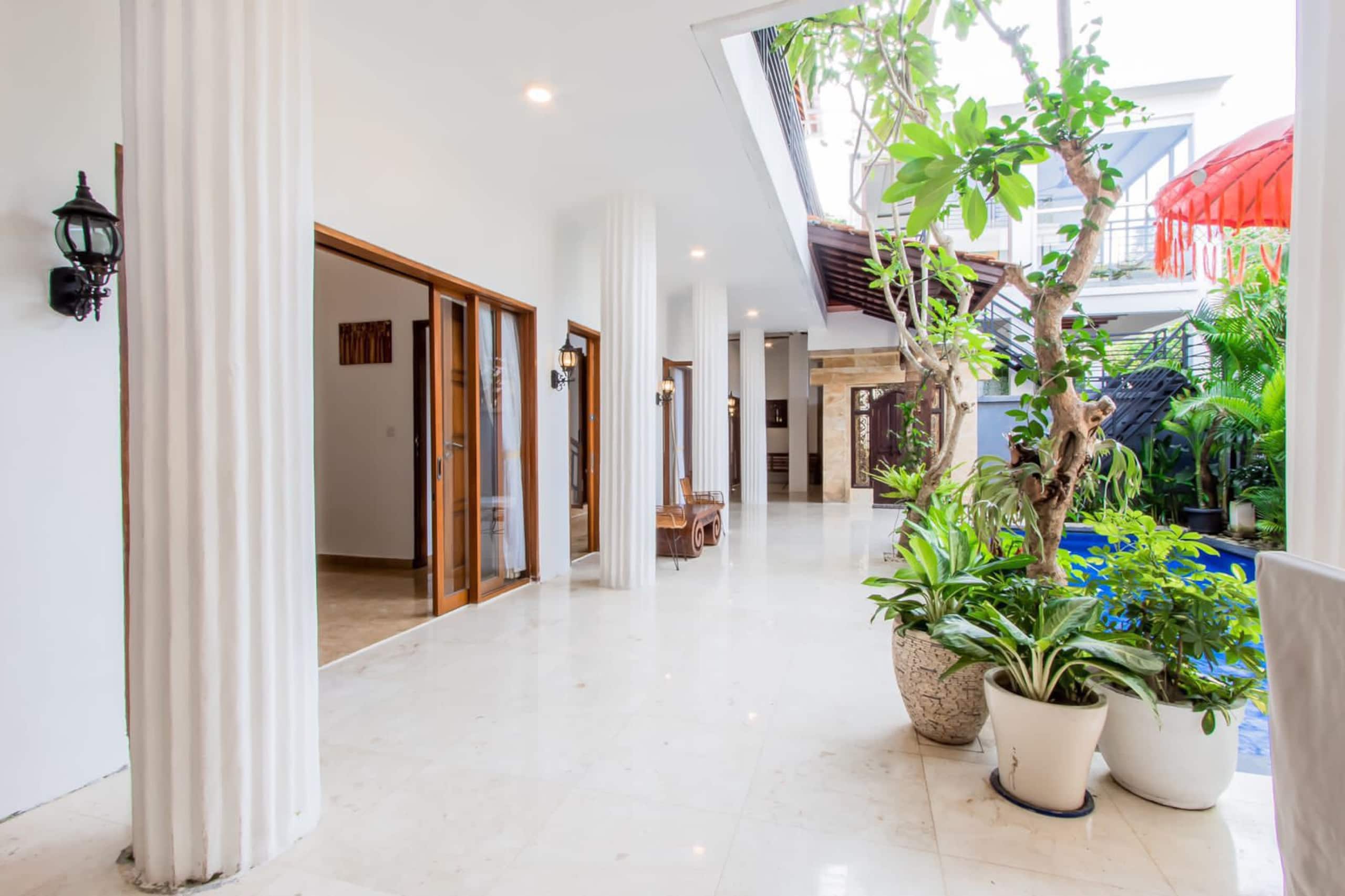 6 BR Tropical Villa with Ocean View in Jimbaran — photo 3