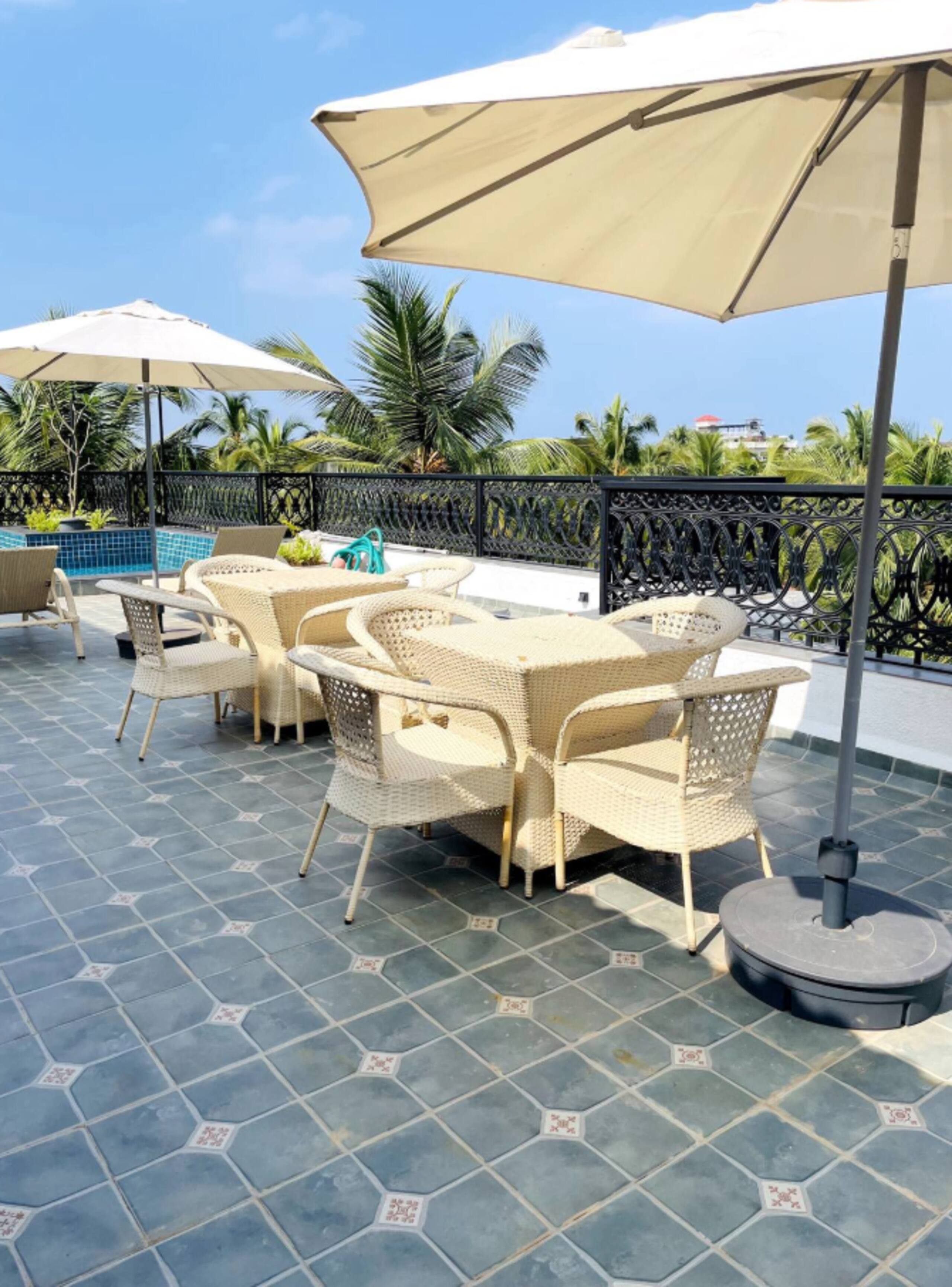 Pristine 2BHK | Rooftop Pool & Gym | 2min to Beach 33