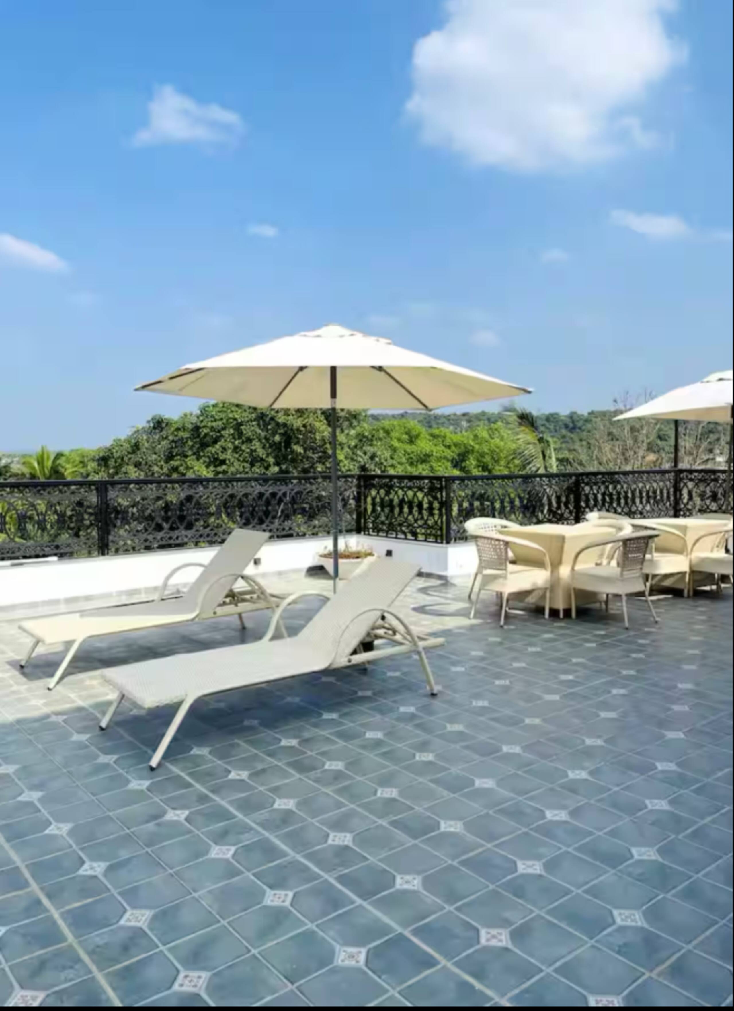 Pristine 2BHK | Rooftop Pool & Gym | 2min to Beach 36