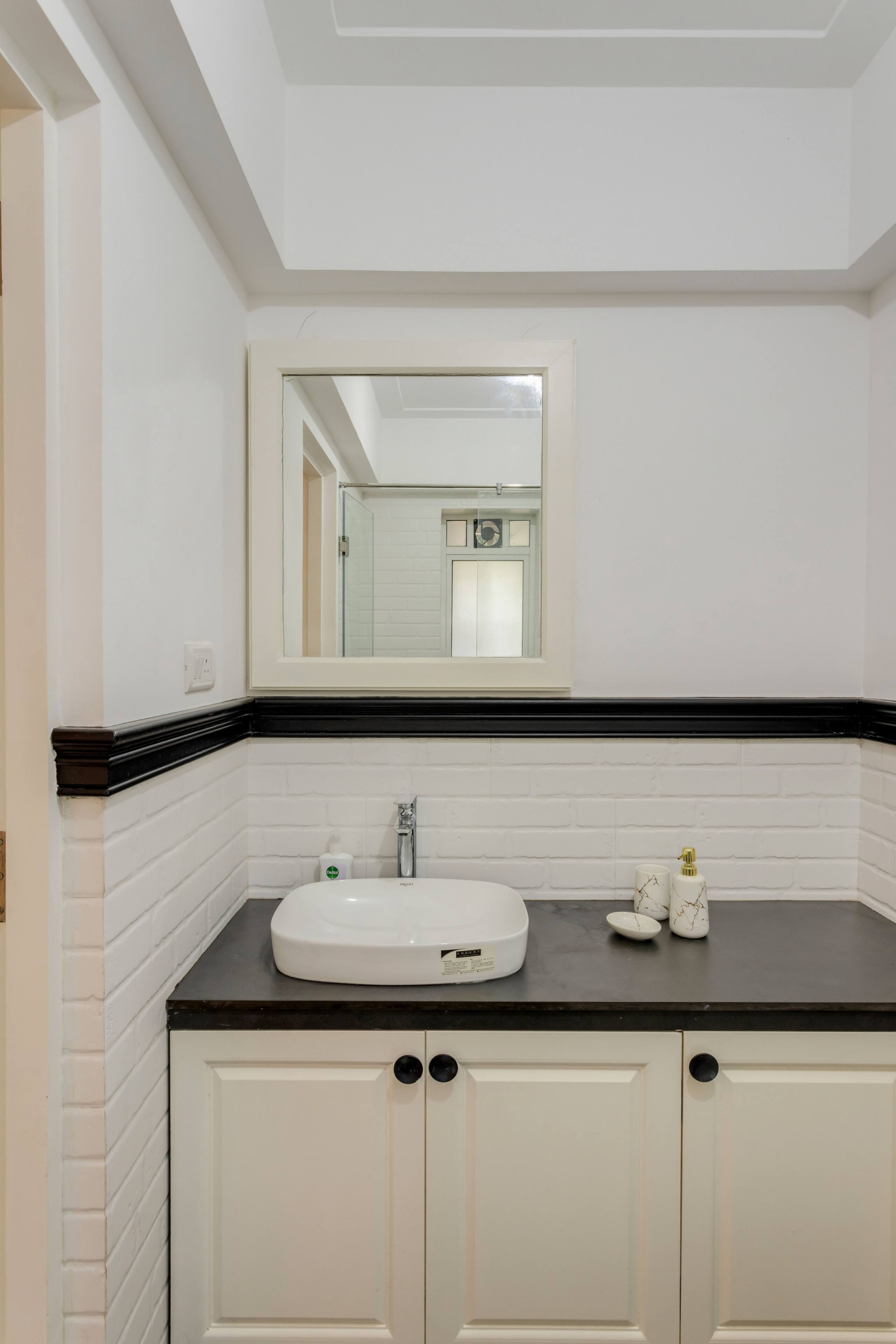 Pristine 2BHK | Rooftop Pool & Gym | 2min to Beach 29