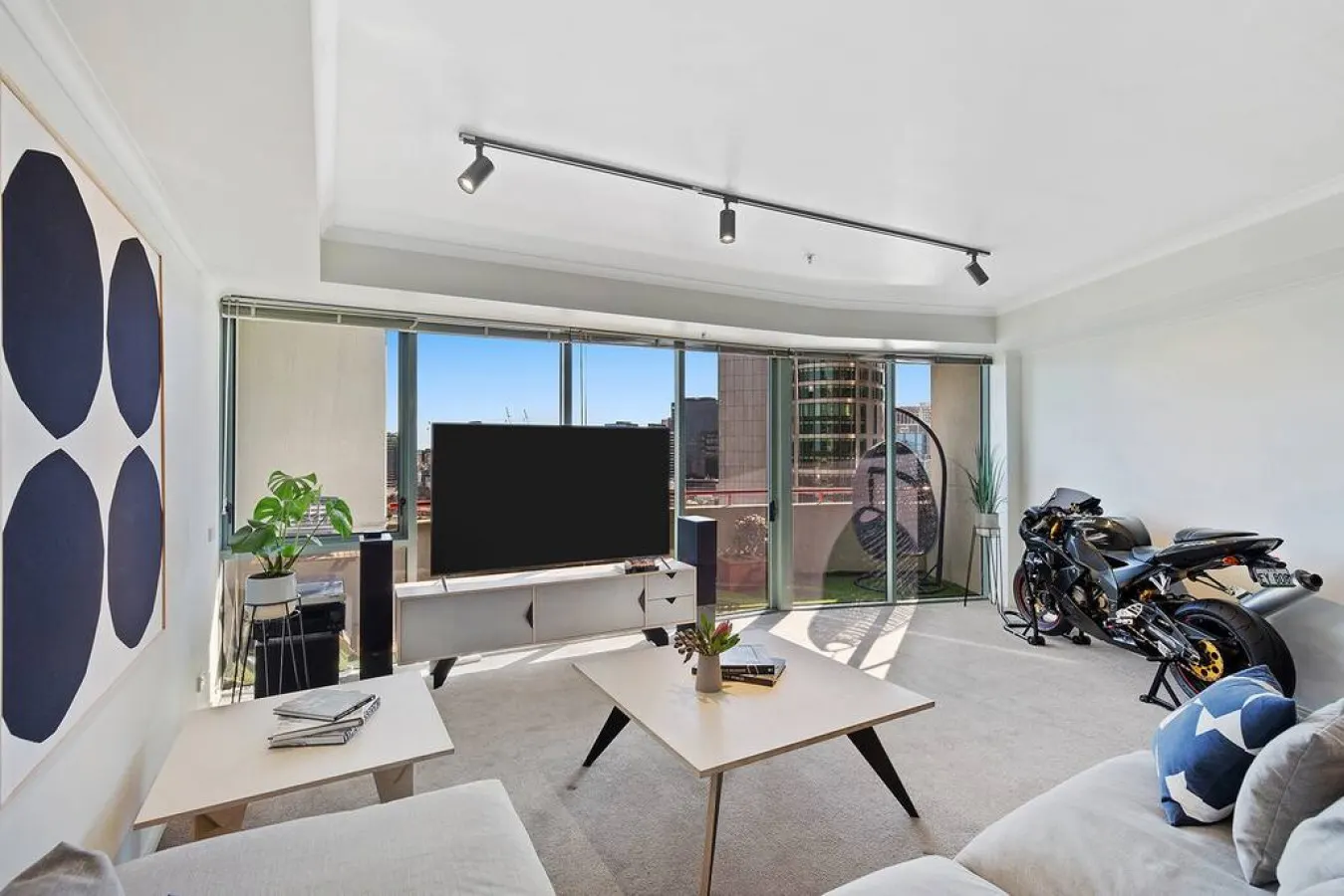 Ellie: 3 Bed, 2 Bath, Penthouse Style Apartment