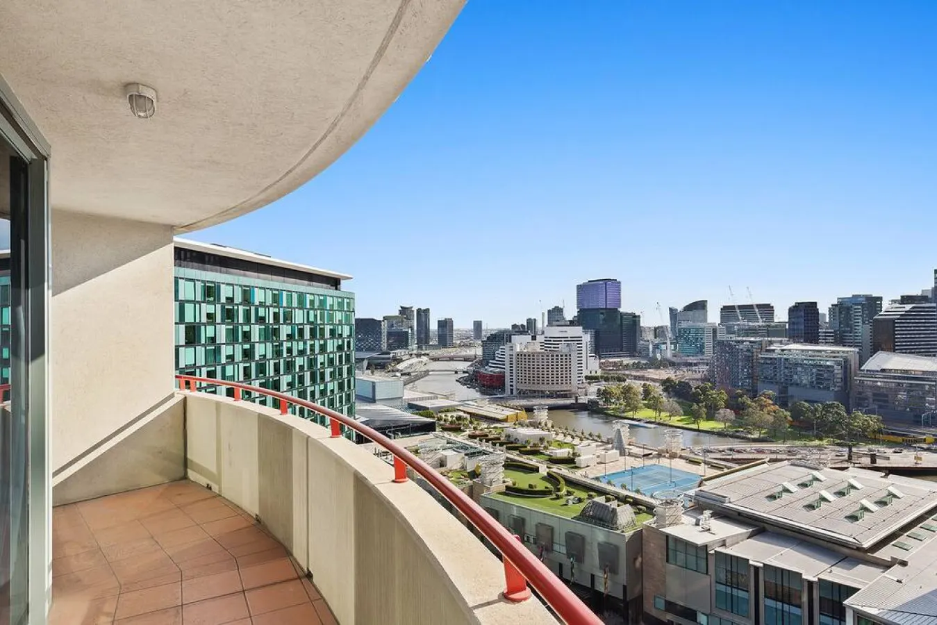 Ellie: 3 Bed, 2 Bath, Penthouse Style Apartment 18