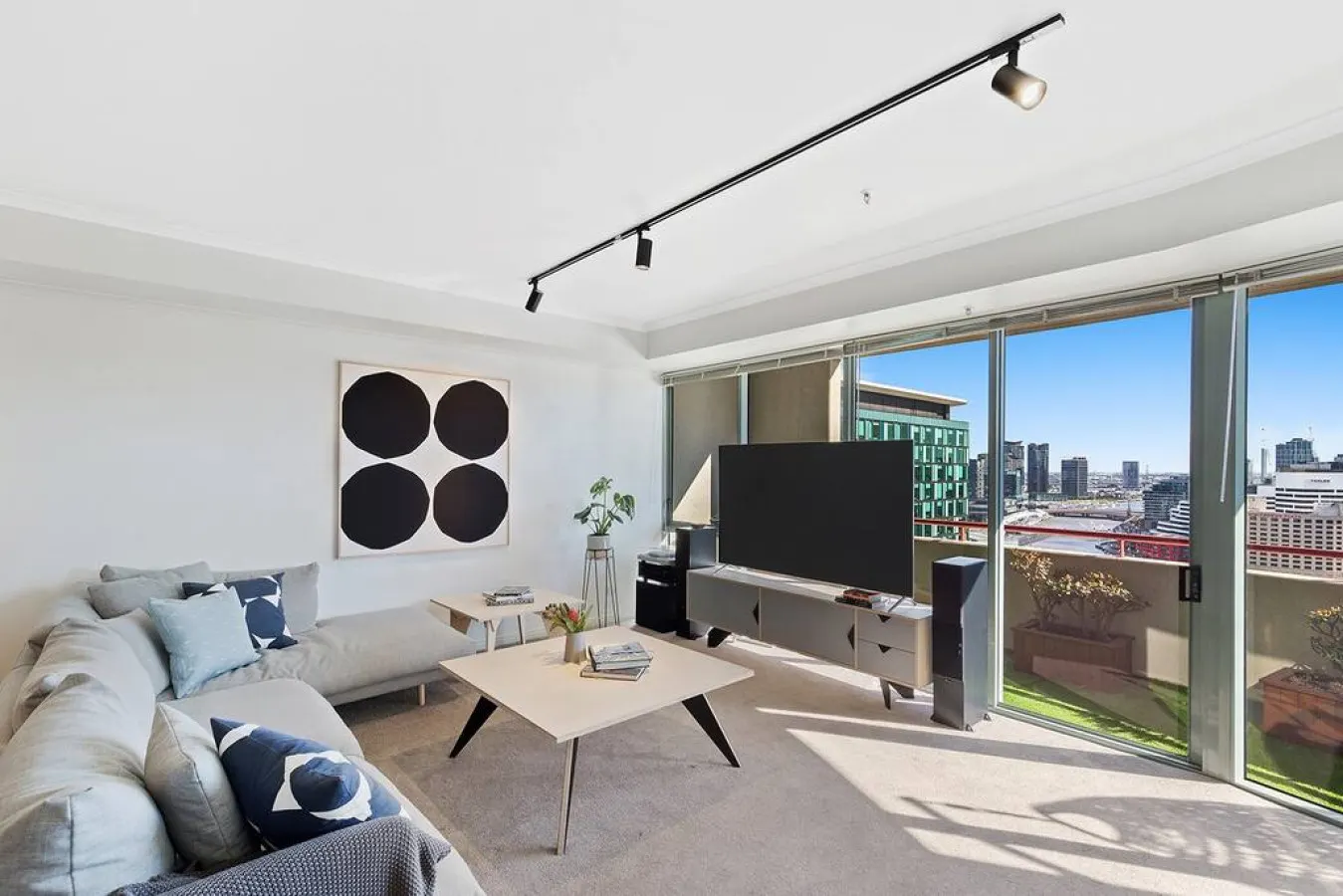 Ellie: 3 Bed, 2 Bath, Penthouse Style Apartment 6