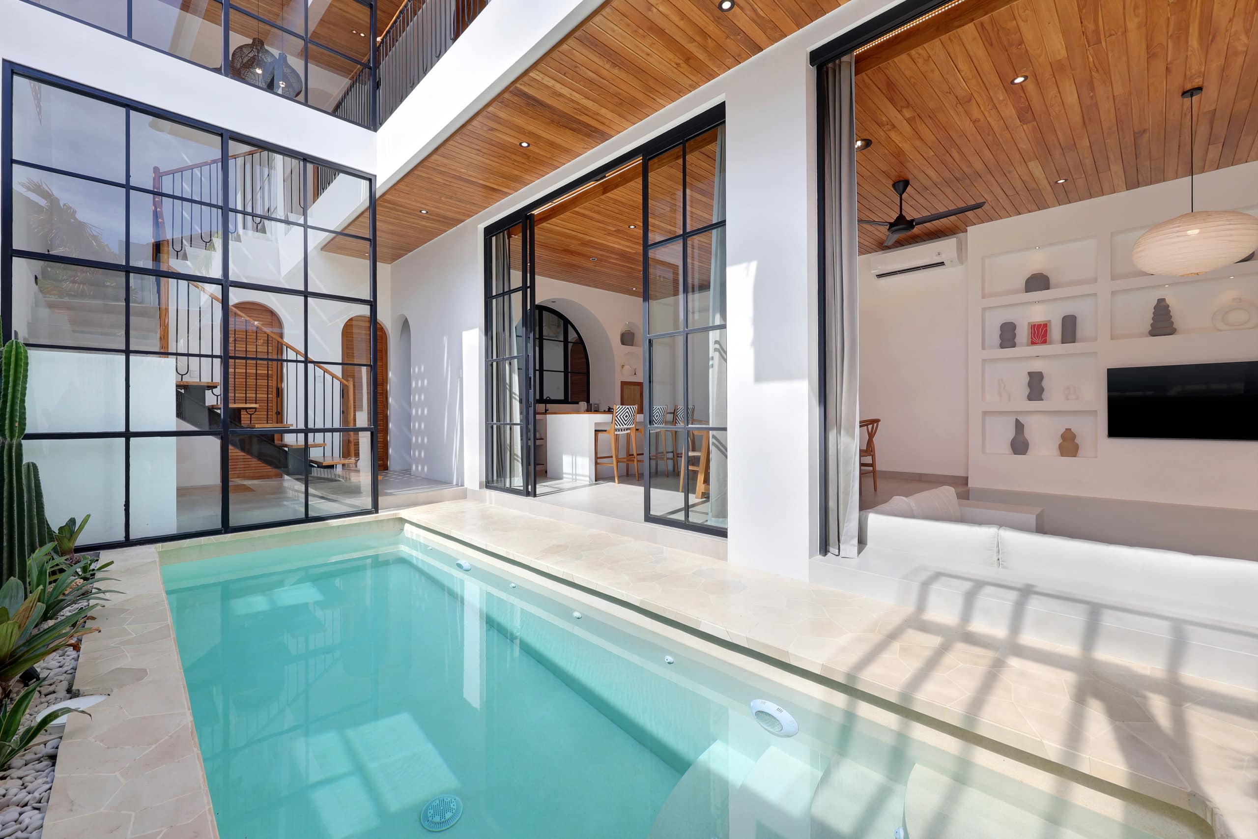 Quiet Canggu Villa Enclosed Living Private Parking — photo 3