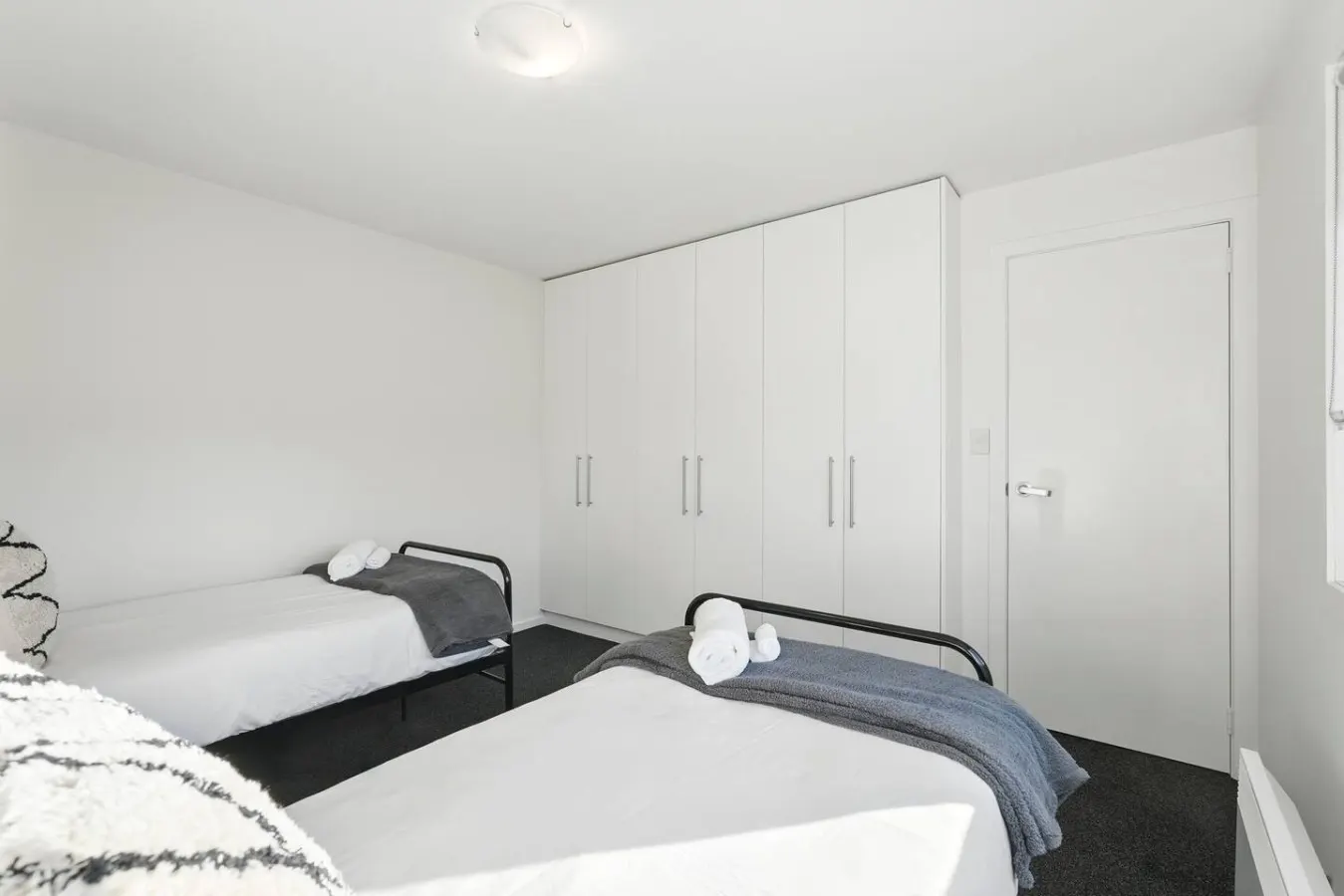 Spacious Home, Modern Kitchen With Parking 16