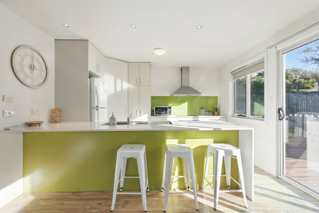 Spacious Home, Modern Kitchen With Parking — photo 3