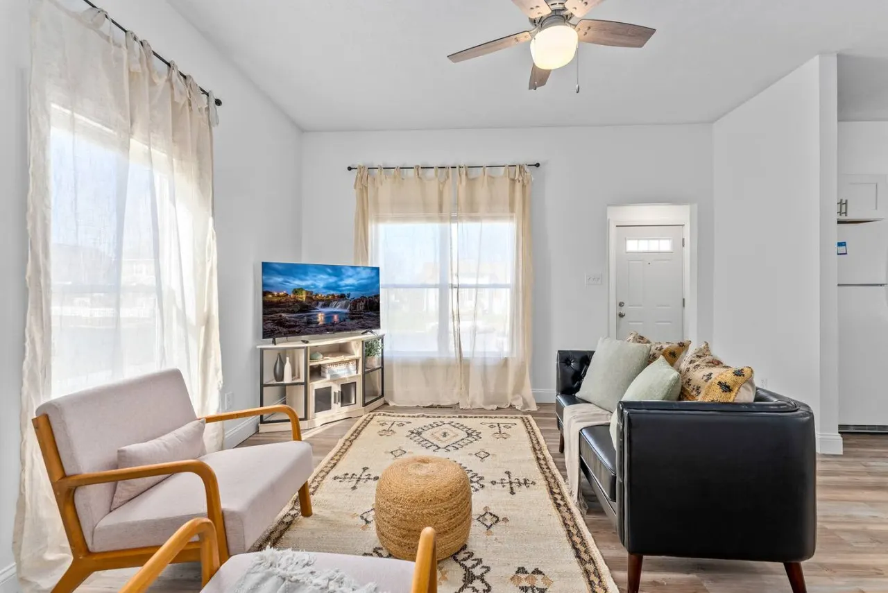 The Cozy Corner - A 2BR Retreat — photo 2