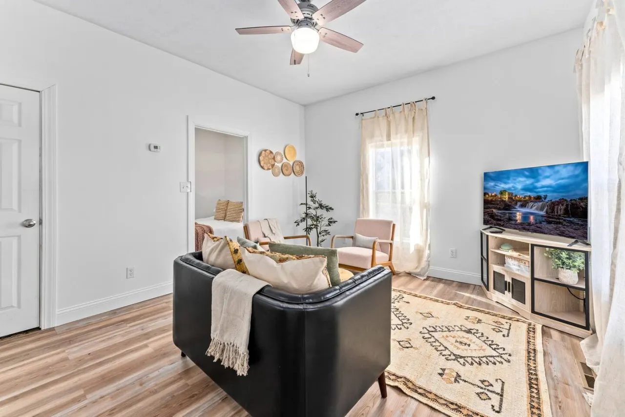 The Cozy Corner - A 2BR Retreat 9