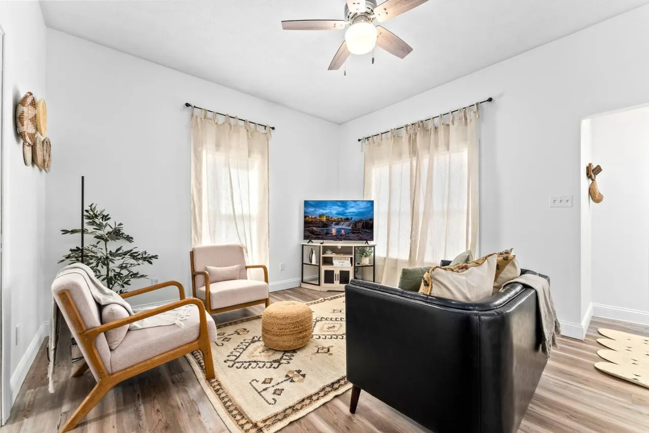 The Cozy Corner - A 2BR Retreat 8