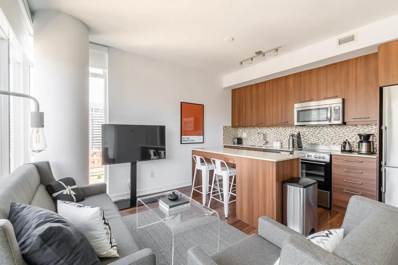 Luxury 2BR Downtown • Great View • Free Parking