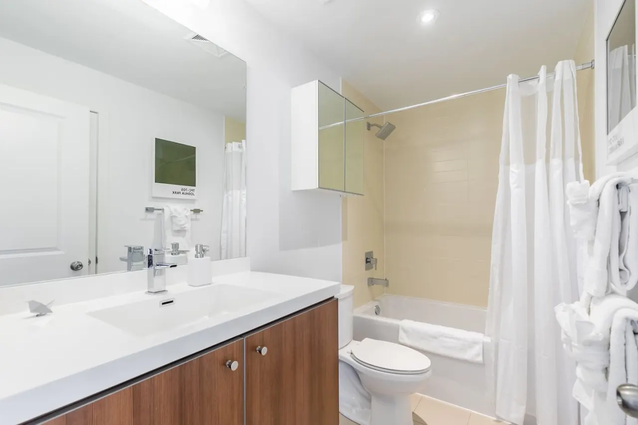 Luxury 2BR Downtown Great View Free Parking 10