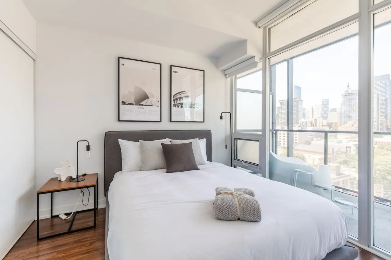 Luxury 2BR Downtown Great View Free Parking 13