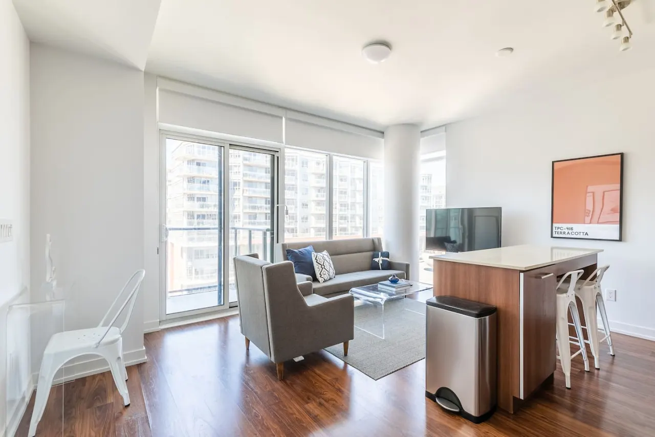Luxury 2BR Downtown Great View Free Parking 15