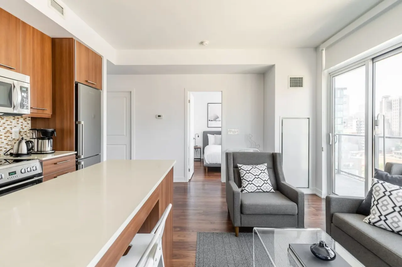 Luxury 2BR Downtown Great View Free Parking 16
