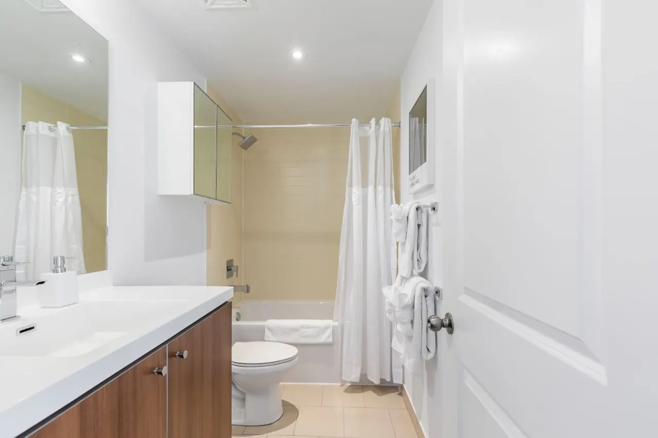 Luxury 2BR Downtown Great View Free Parking 7