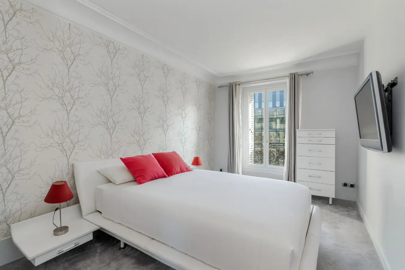 Luxury 4 Bed Residence - Next to Arc de Triomphe 9