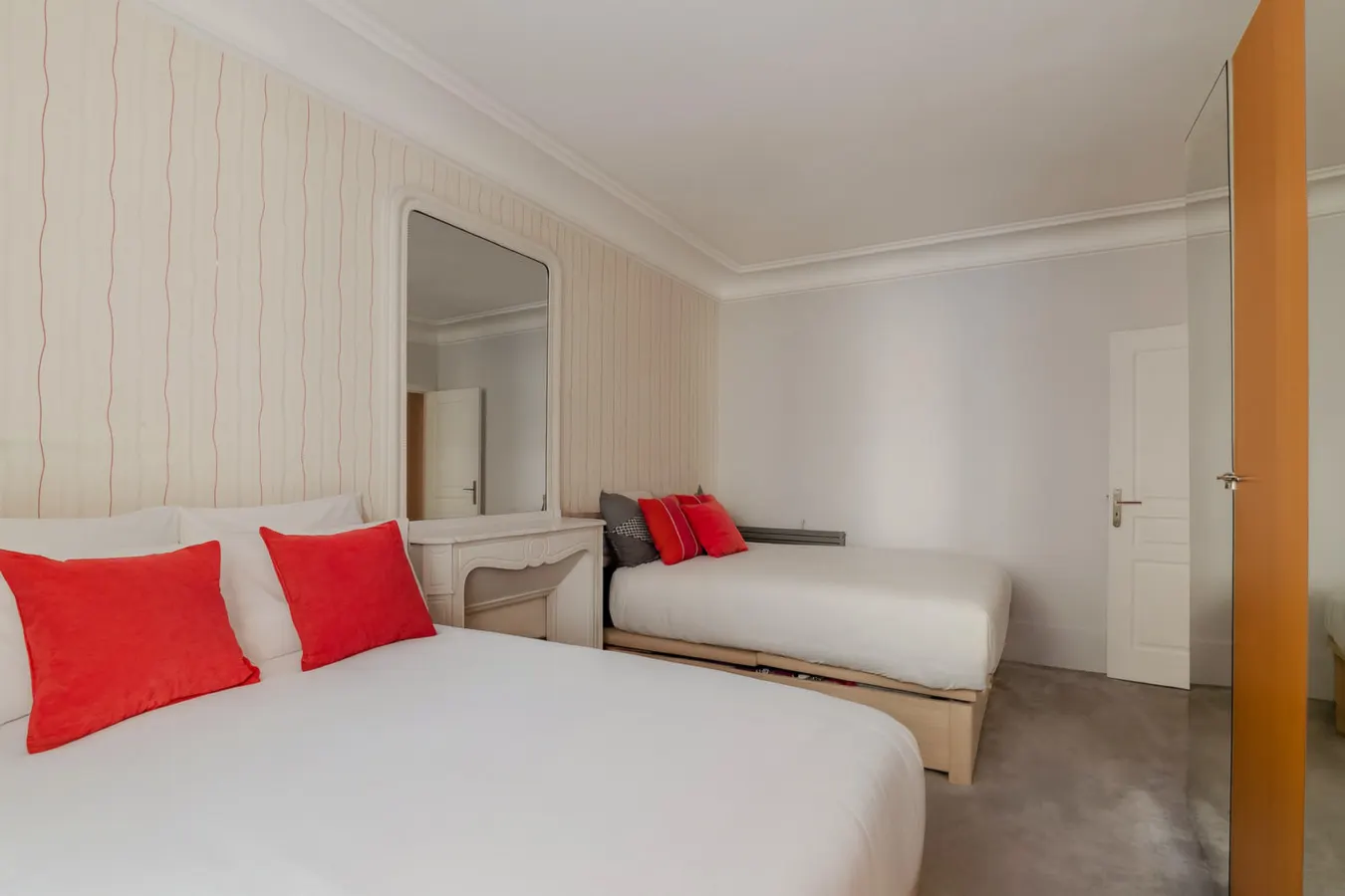 Luxury 4 Bed Residence - Next to Arc de Triomphe 19