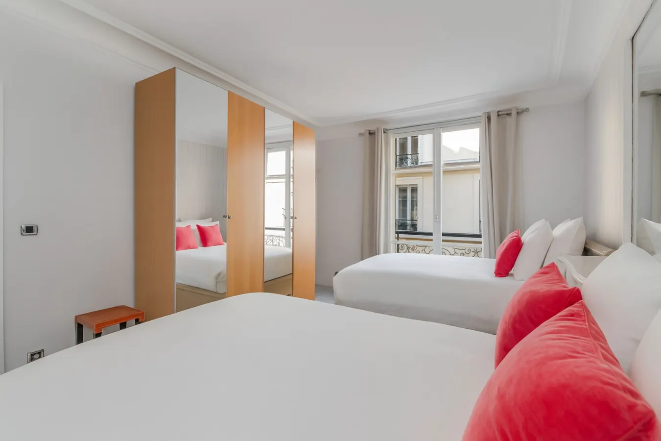 Luxury 4 Bed Residence - Next to Arc de Triomphe 20