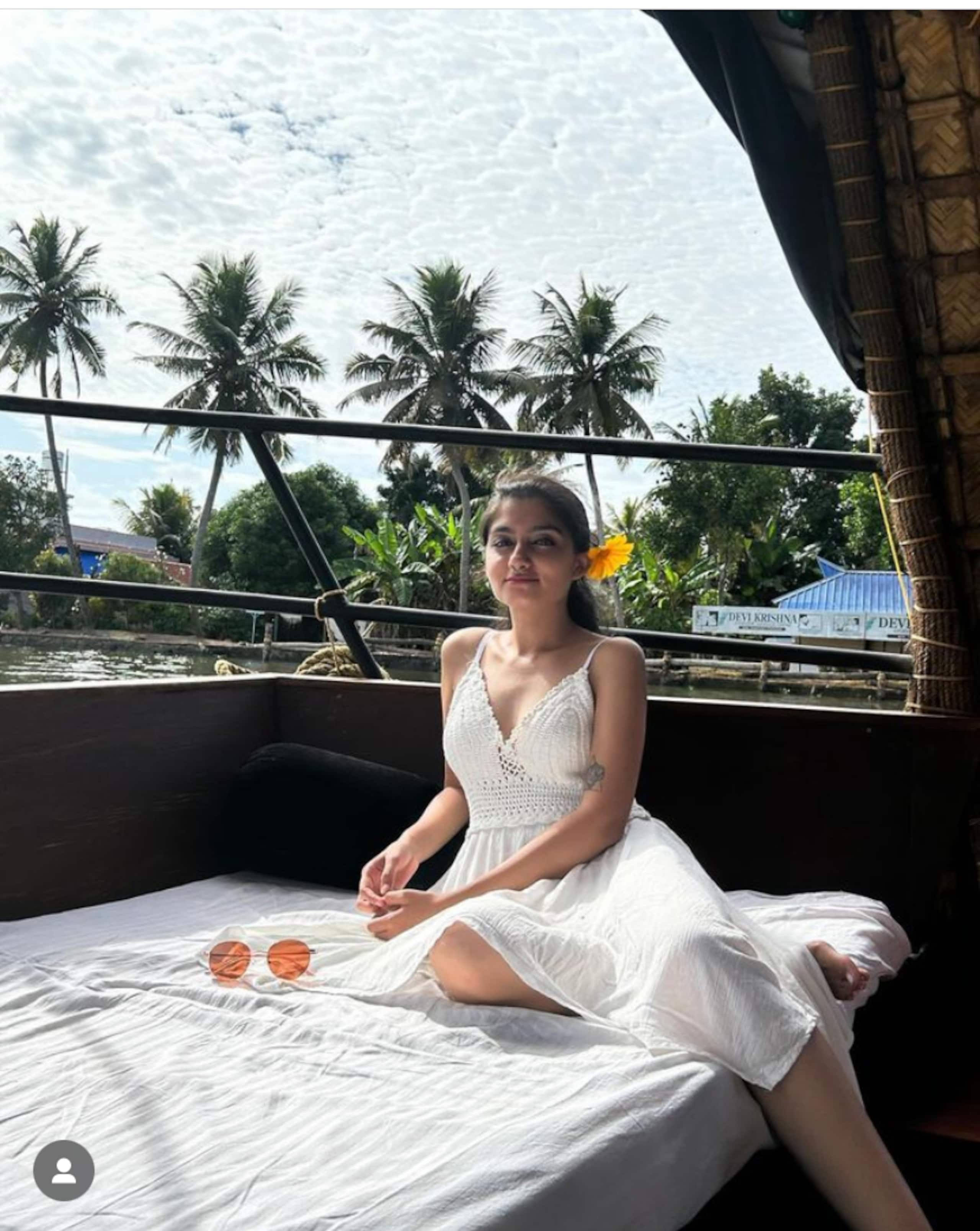 Single bedroom private houseboat for couples/solo 18