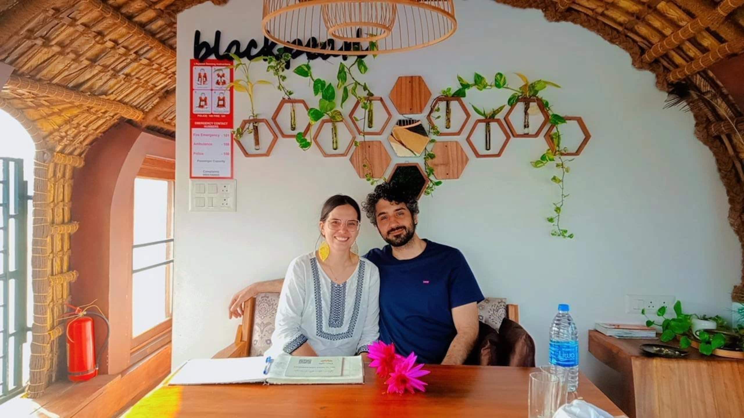 Single bedroom private houseboat for couples/solo 30