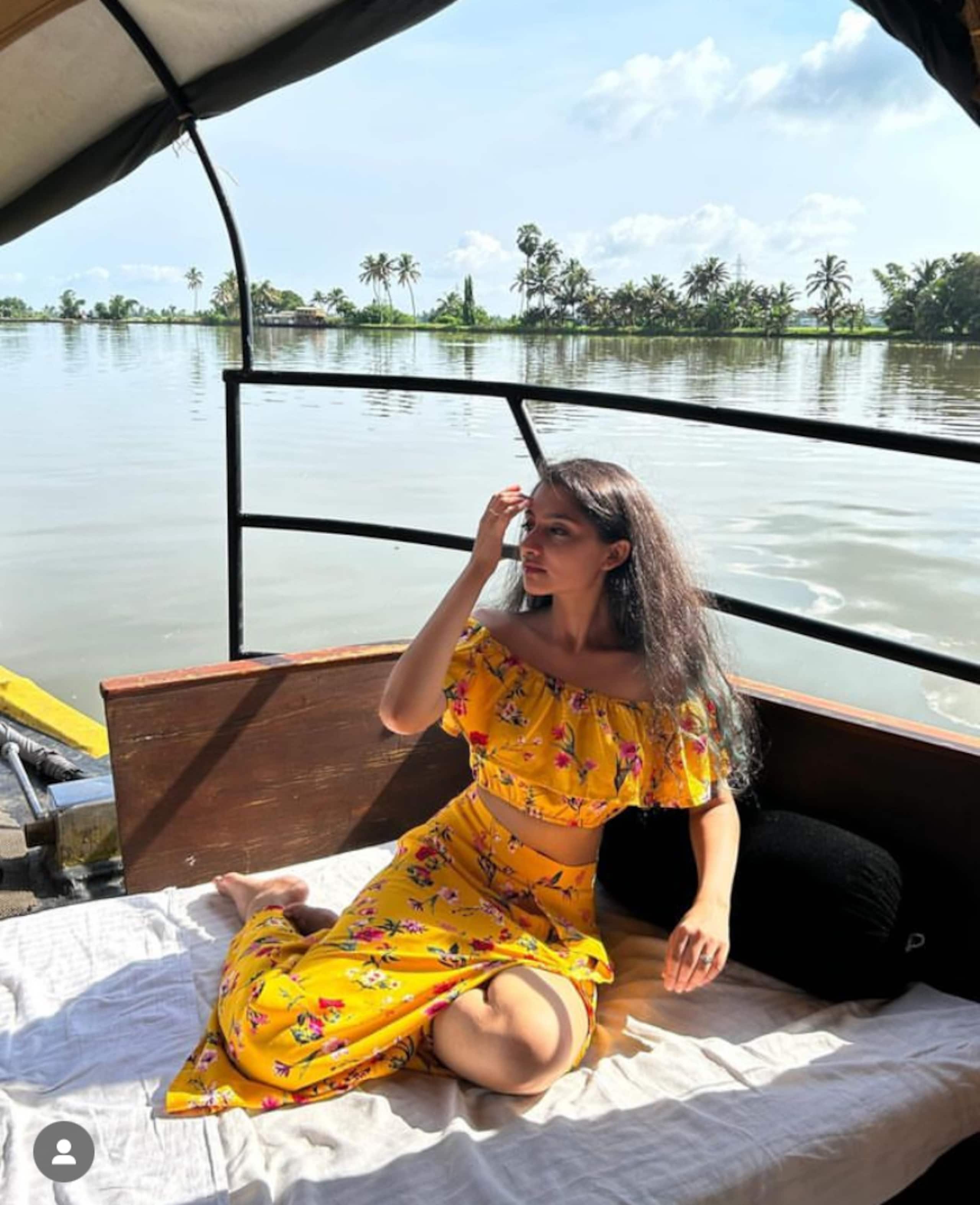 Single bedroom private houseboat for couples/solo 22