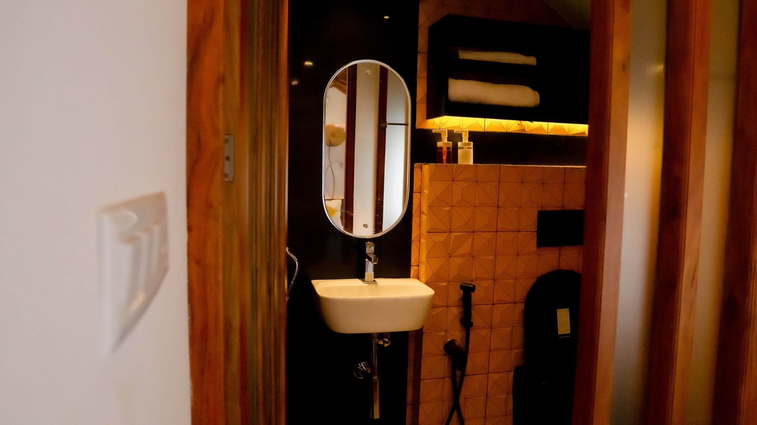 Single bedroom private houseboat for couples/solo 14
