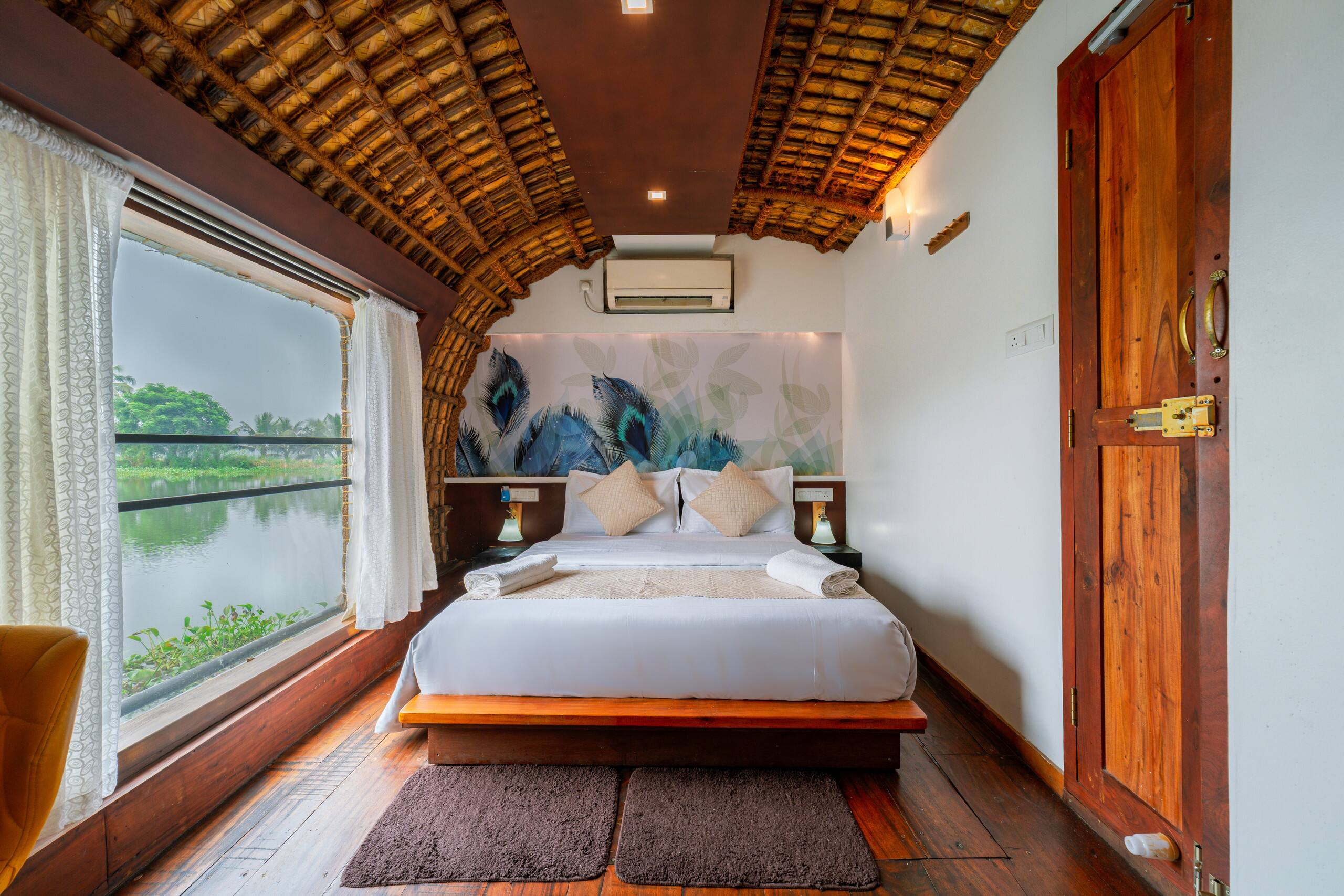 Single bedroom private houseboat for couples/solo — photo 4