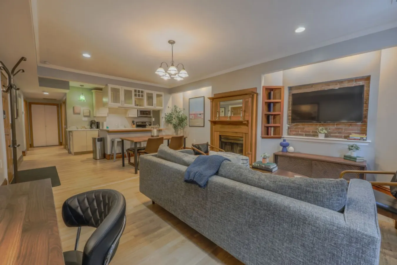 Back Bay 2Bed 2Bath w/ Patio!