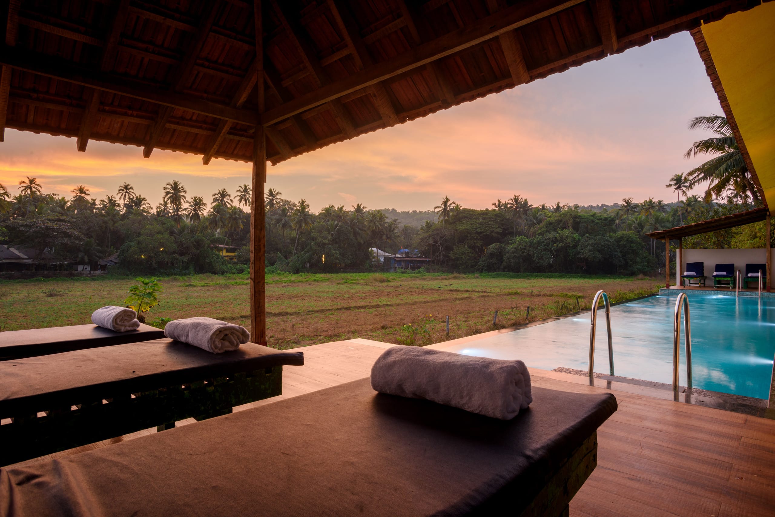 La Luxo Infinity Pool Room 5 mins @ Anjuna Beach 11