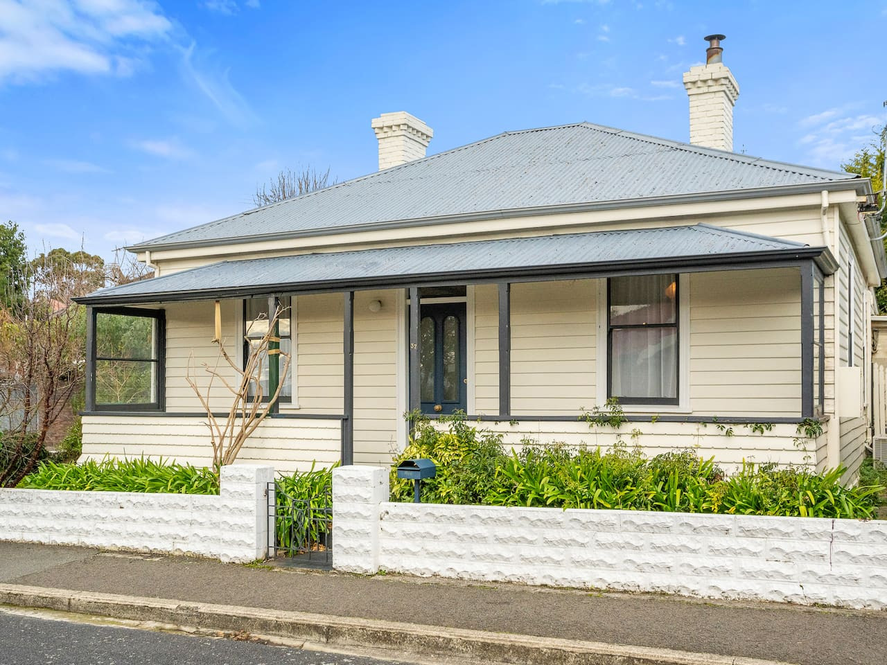 New Town Heritage Cottage, Parking, Sleeps 6
