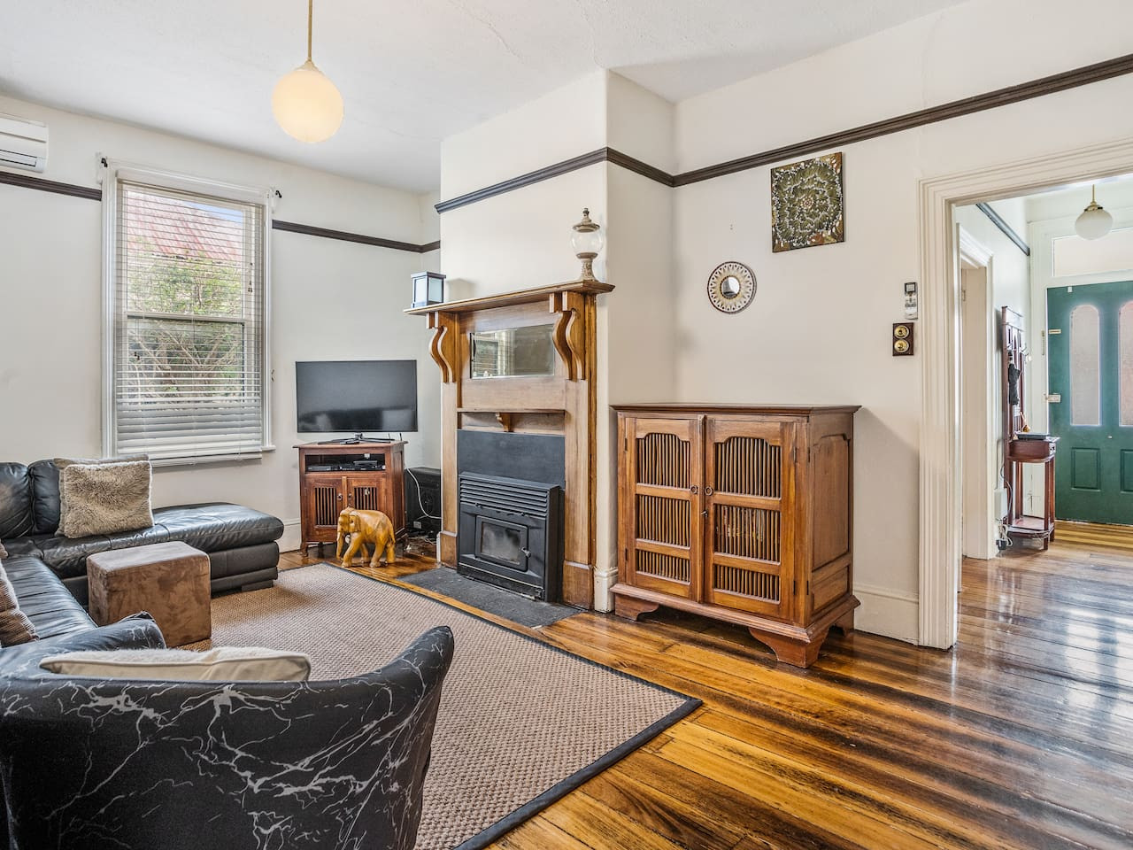 New Town Heritage Cottage, Parking, Sleeps 6 2