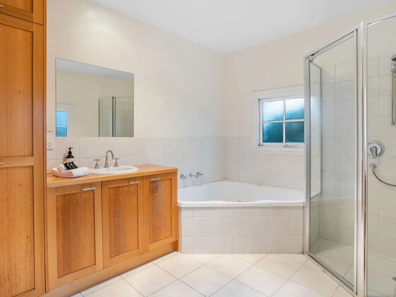 New Town Heritage Cottage, Parking, Sleeps 6 9