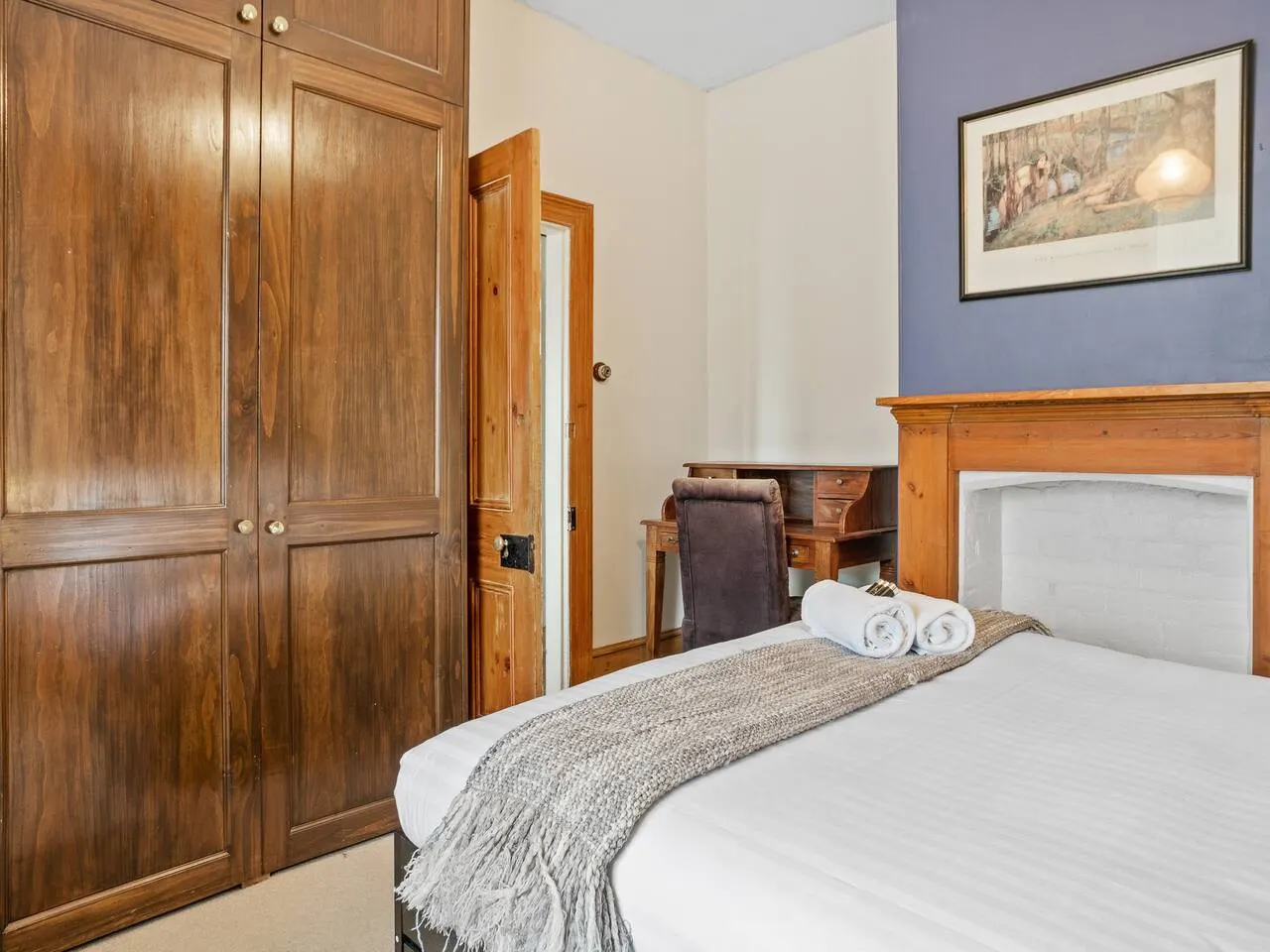 New Town Heritage Cottage, Parking, Sleeps 6 7