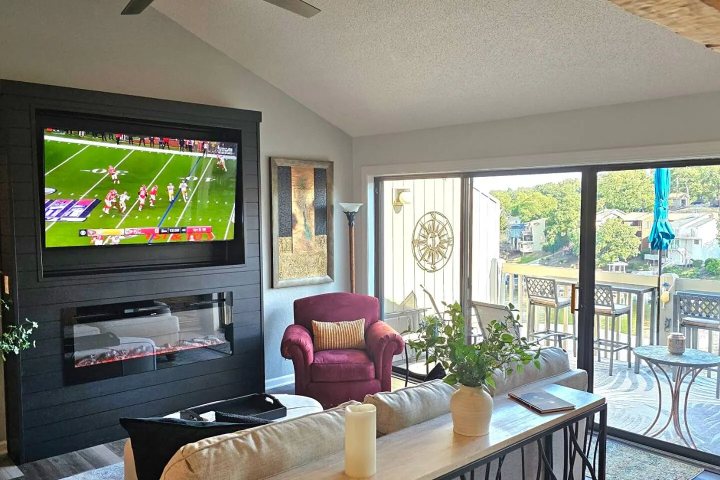 3 Pools-Top Floor-Lakefront-Pickleball-Views 9