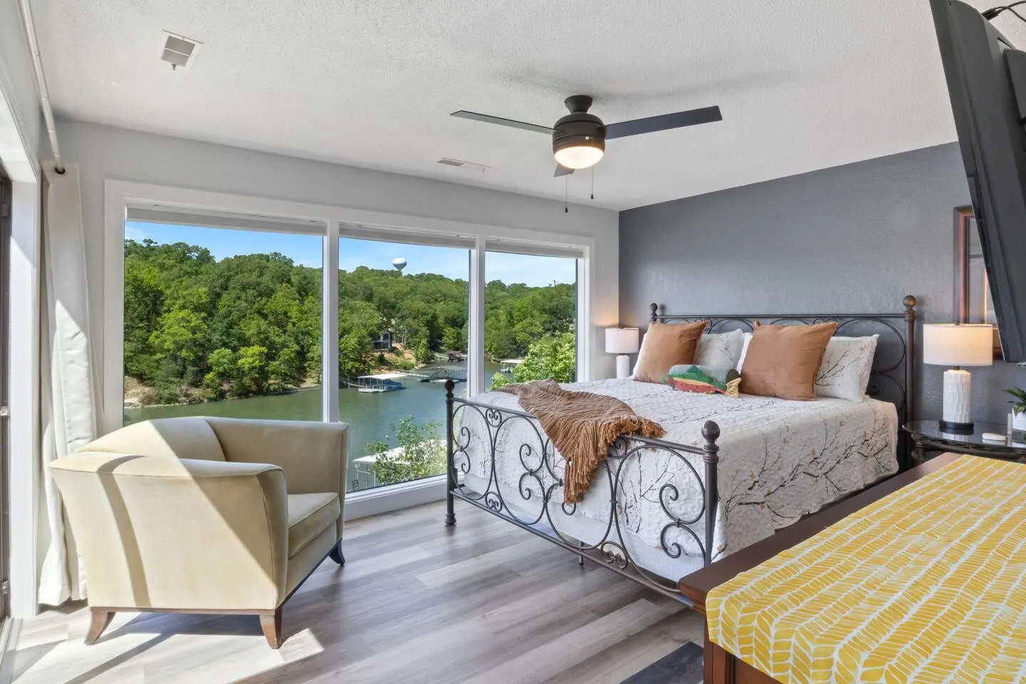 3 Pools-Top Floor-Lakefront-Pickleball-Views 18