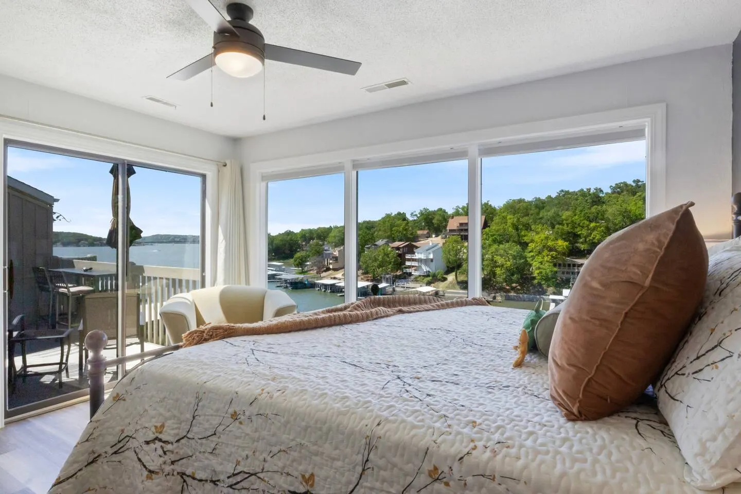 3 Pools-Top Floor-Lakefront-Pickleball-Views — photo 3